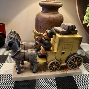 COLLECTIBLE HUMMEL FIGURINE THE MAIL IS HERE HORSE DRAWN CARRIAGE CHRISTMAS GIFT